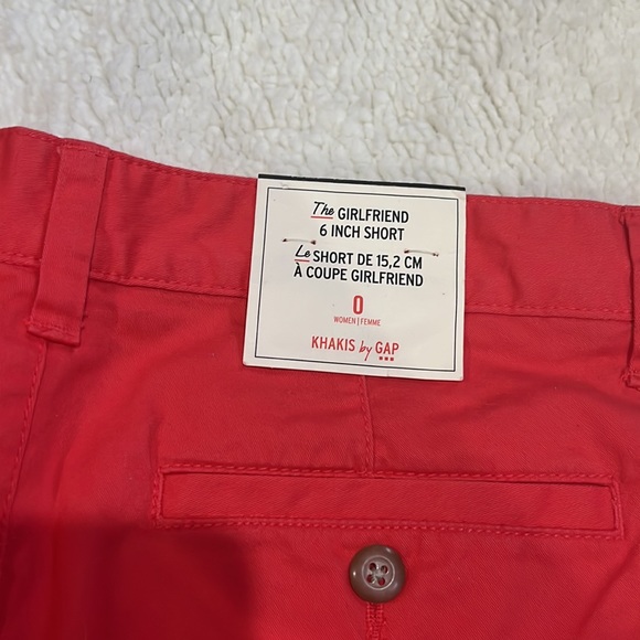 NWT. GAP girlfriend 6 inch shorts new with tags deep red ( see photo) - Picture 4 of 4